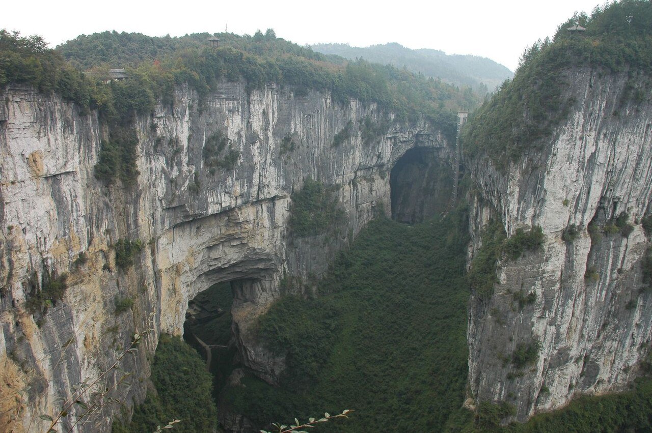 武隆天生三桥与天坑